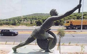 Statue de Pheidippide le long de la route du Marathon